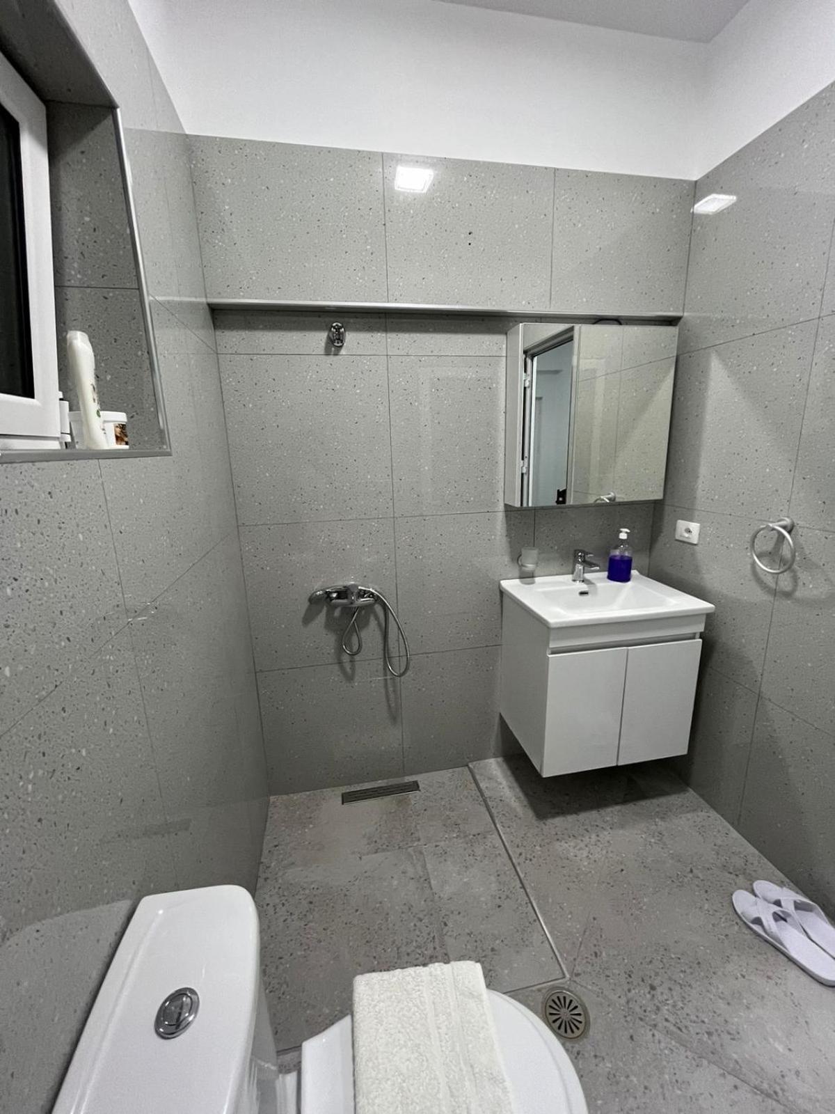 Villa Likaj Berat Bagian luar foto