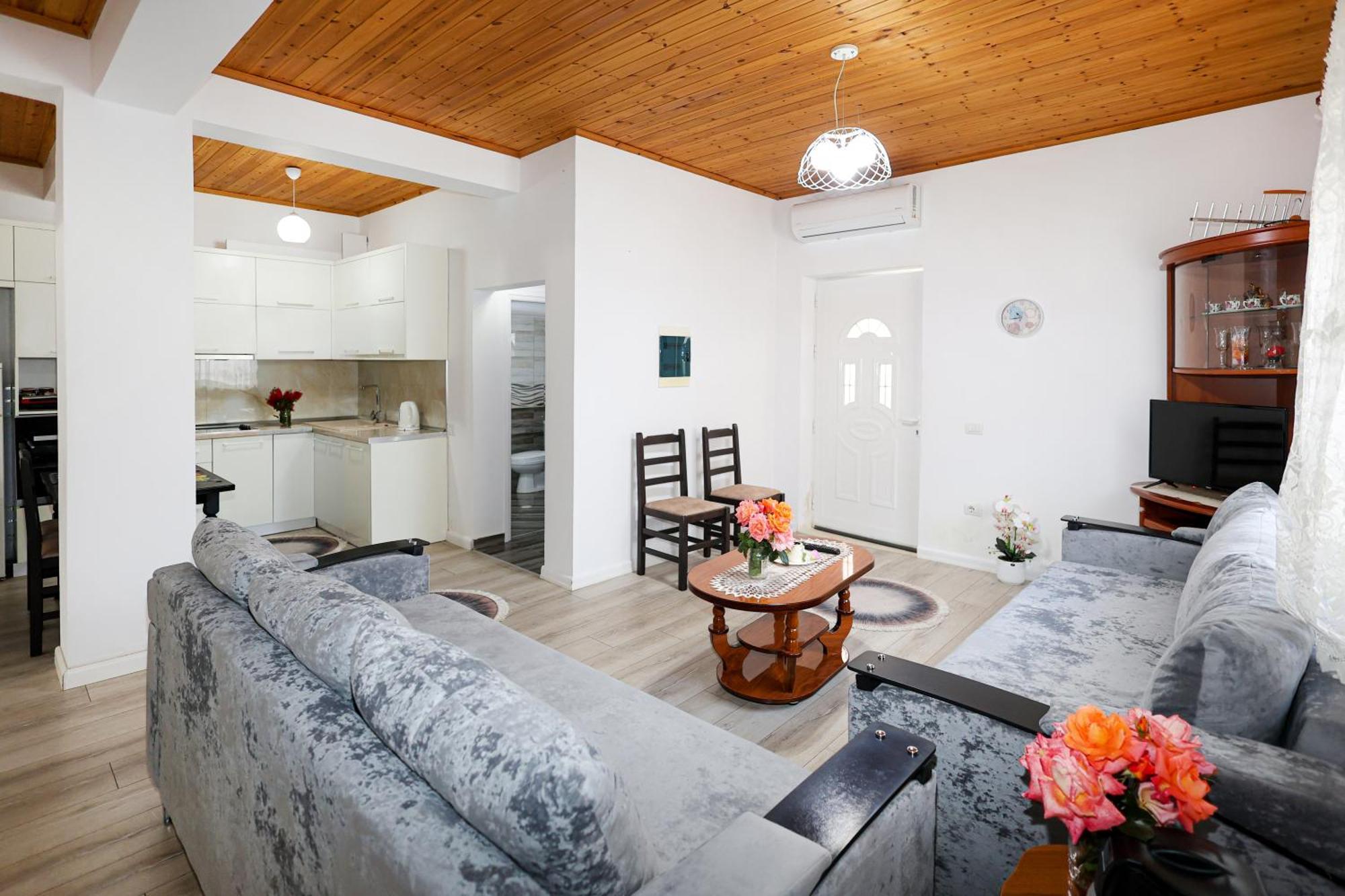 Villa Likaj Berat Bagian luar foto