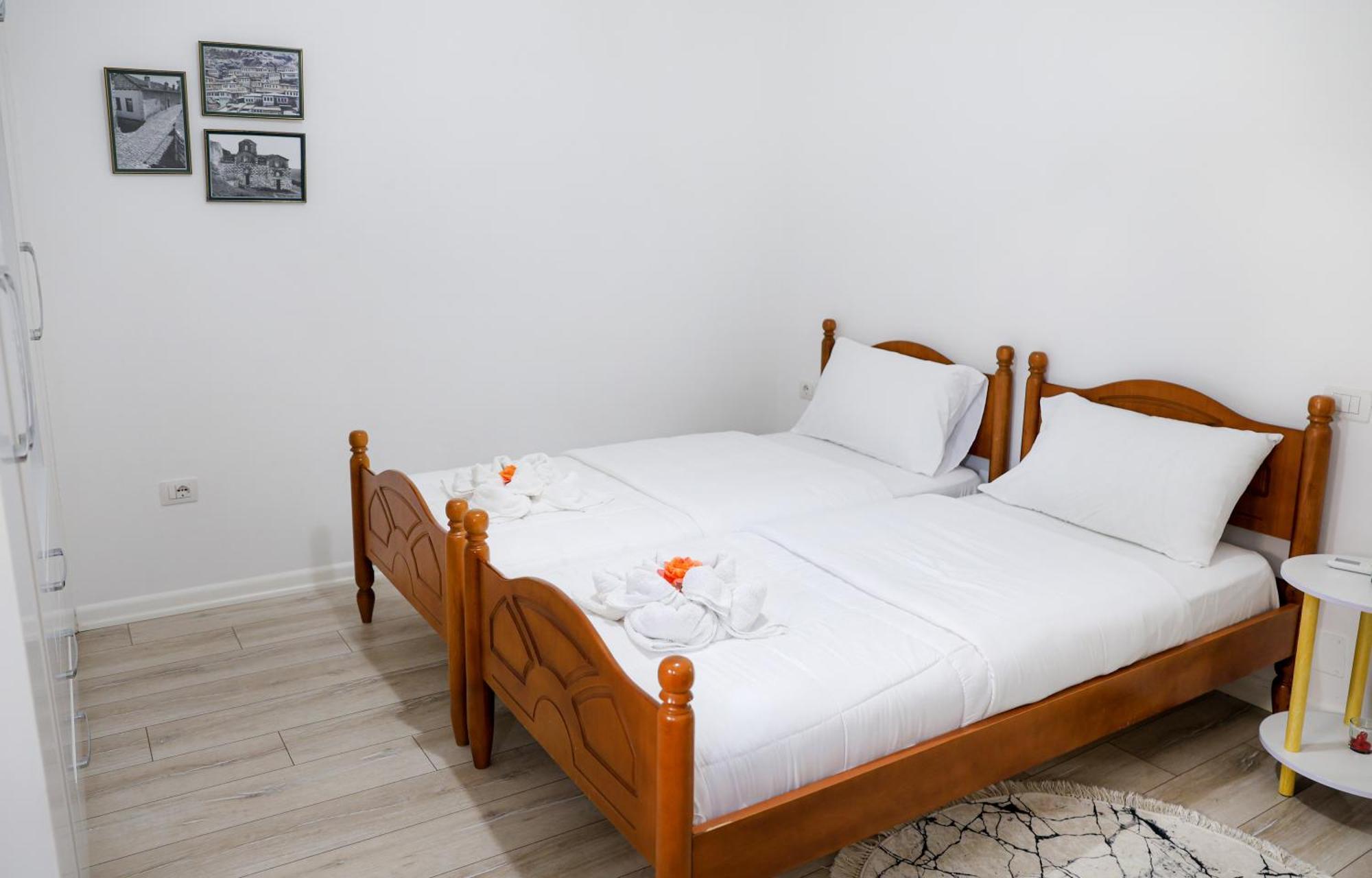 Villa Likaj Berat Bagian luar foto